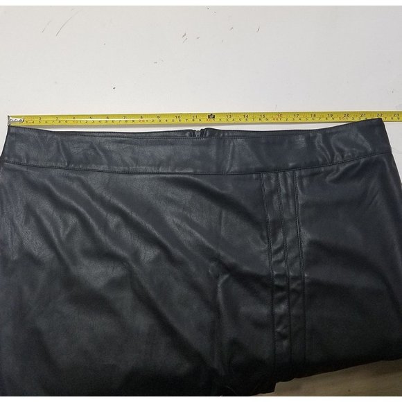 Modamix faux vegan leather skirt  w/front slit 22W - Picture 8 of 8
